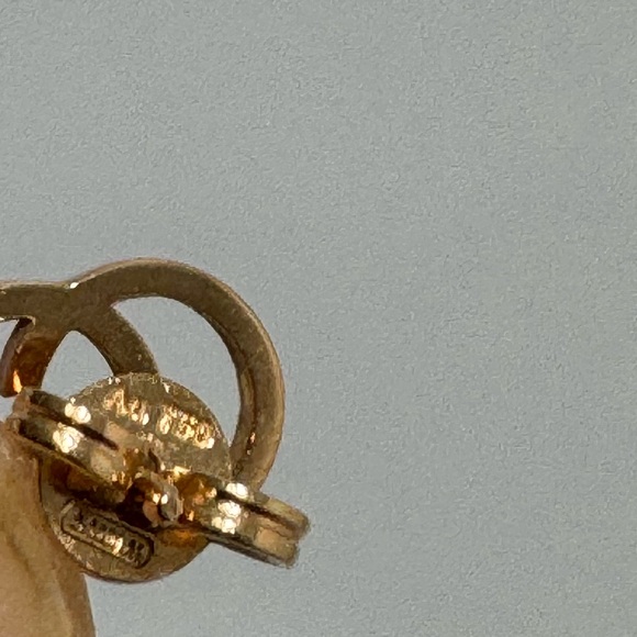 Gucci Running G 18k Gold Earrings - Picture 5 of 6